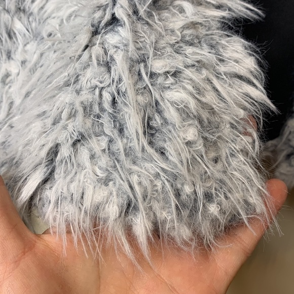 Lulus | NWT Grant Fuzzy Soft Teddy Faux Fur Gray Cardigan Top Jacket S - Picture 5 of 17